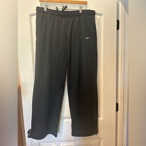 Nike Women’s Therma-Fit Black Joggers. X-Large